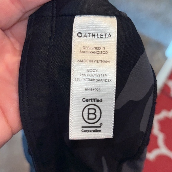 ATHLETA dark camo 7/8 legging size 1X - Picture 12 of 13
